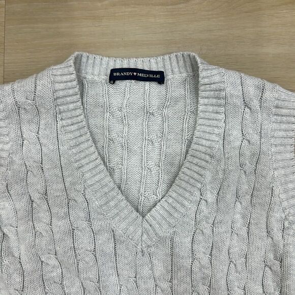 BRANDY MELVILLE Women's Cable Knit V-Neck Sweater Vest Sleeveless Gray - Picture 2 of 4